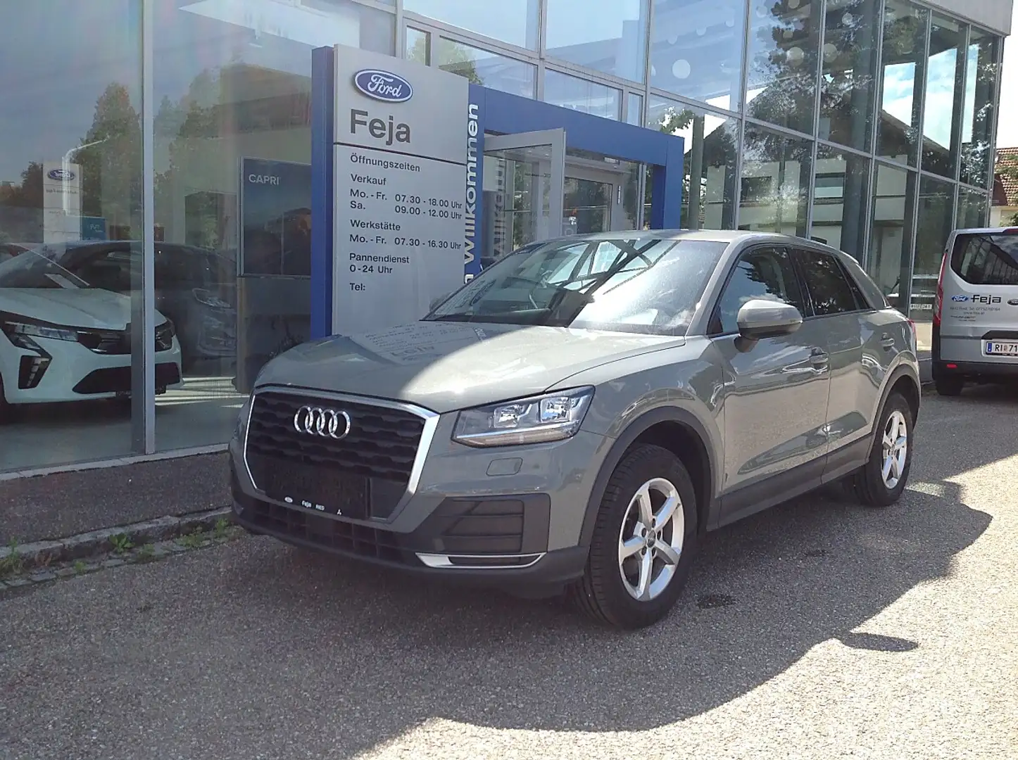 Audi Q2 1,0 TFSI S-tronic Grau - 1