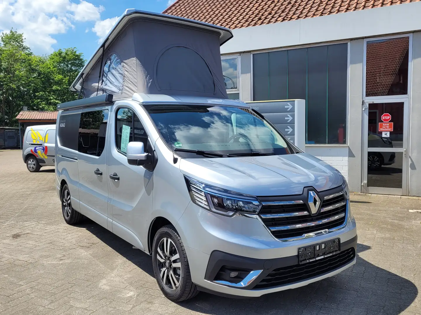 Renault Trafic Grand SpaceNomad Blue dCi 150 Techno Camper Silber - 2