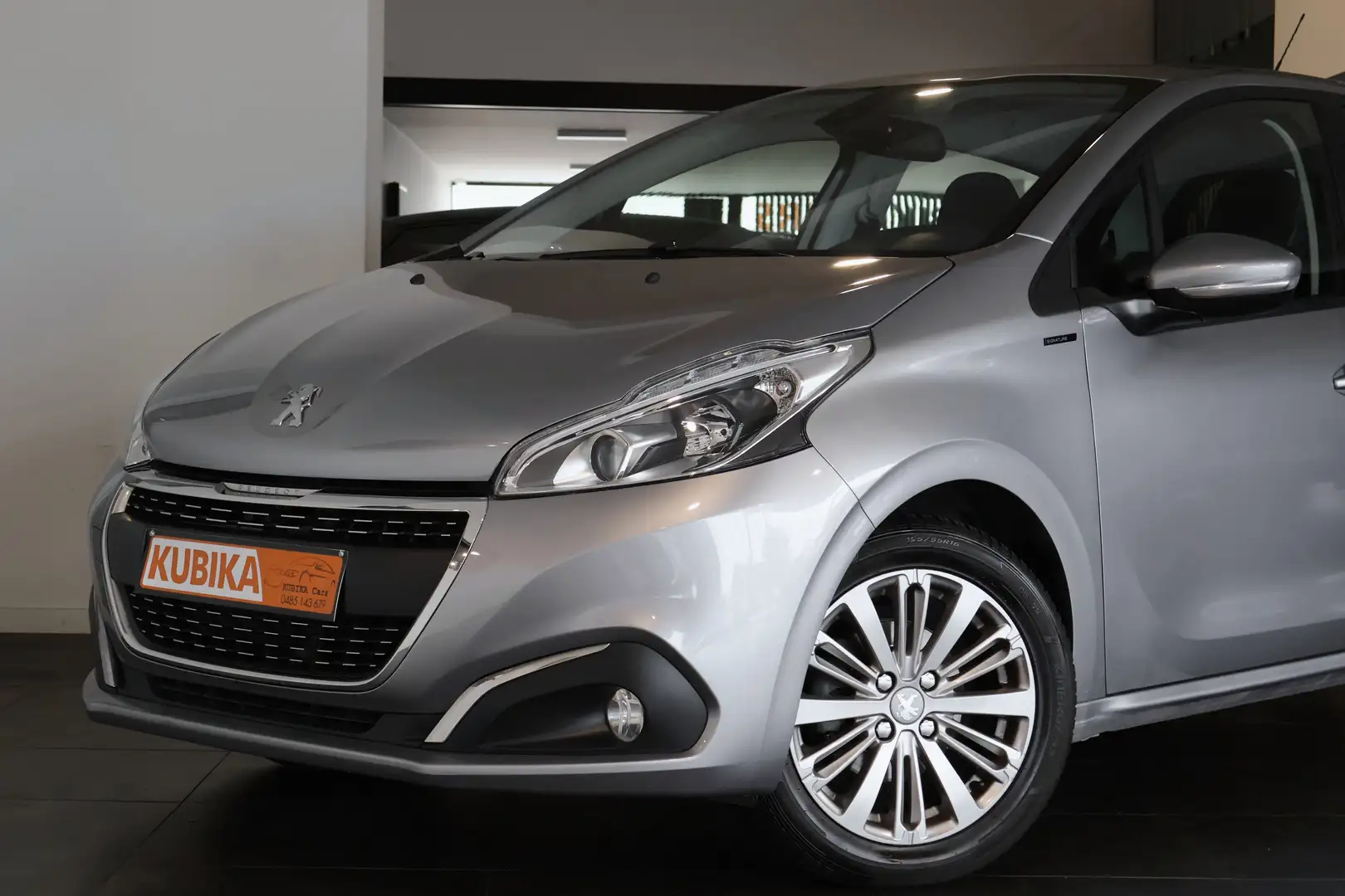 Peugeot 208 1.2i PureTech Signature S Airco CruiseC Garantie * Grijs - 2