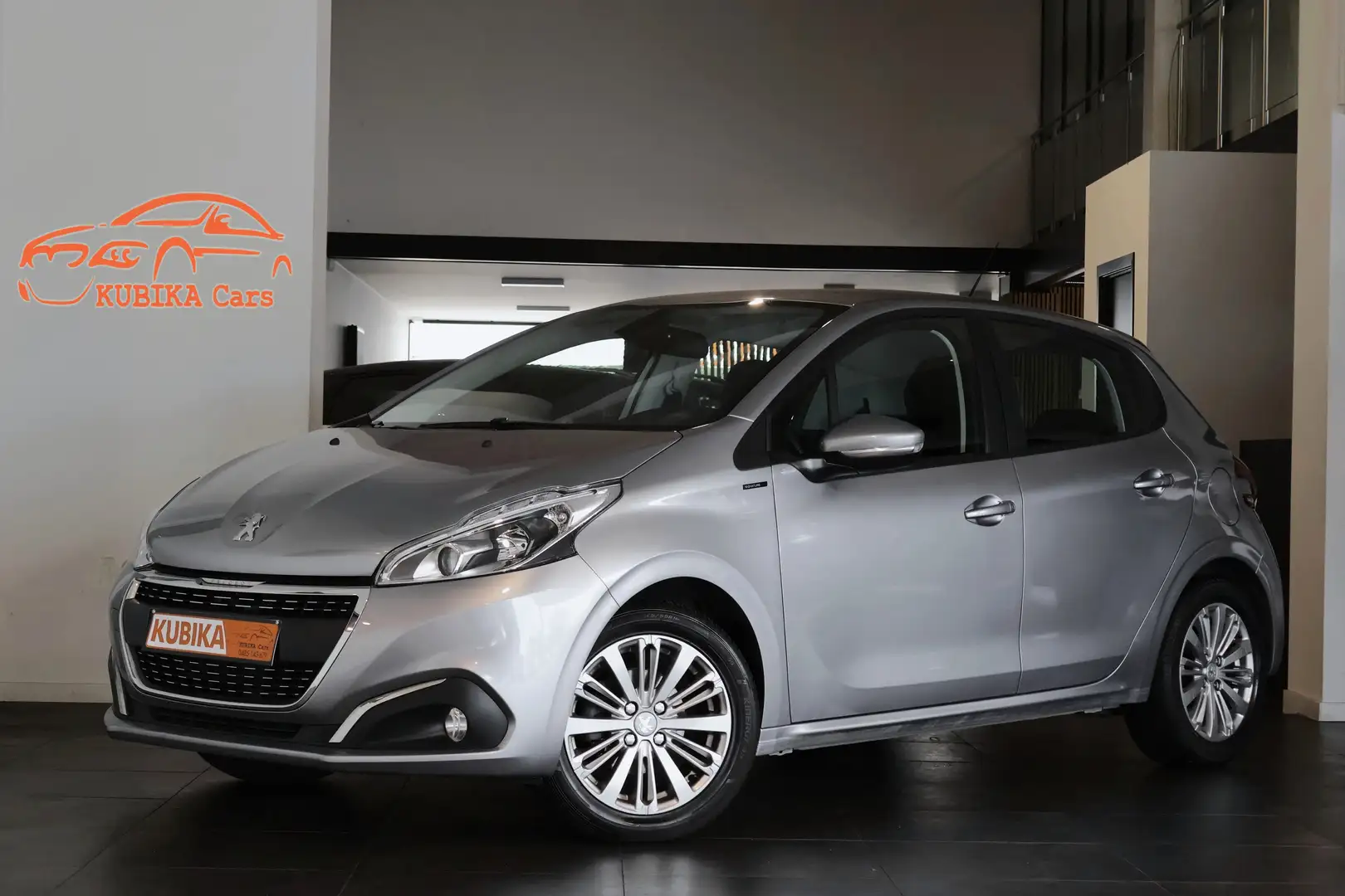 Peugeot 208 1.2i PureTech Signature S Airco CruiseC Garantie * Grijs - 1