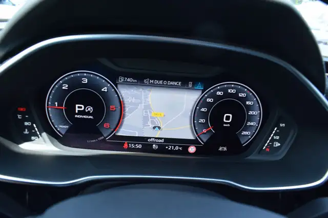 Audi Q3 view 10