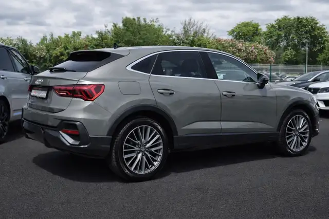 Audi Q3 view 7