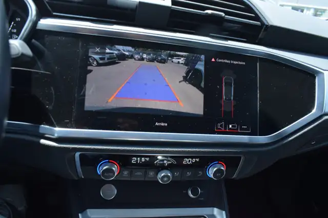 Audi Q3 view 11