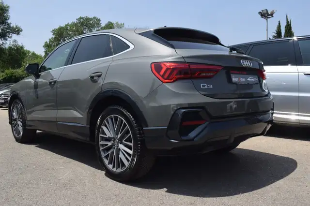 Audi Q3 view 13