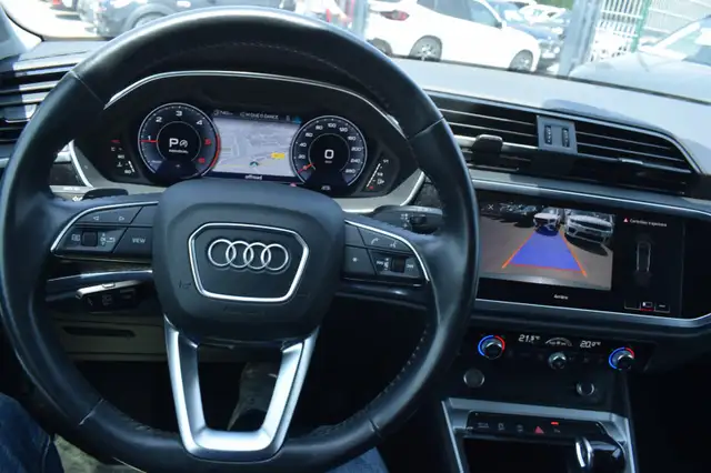 Audi Q3 view 4