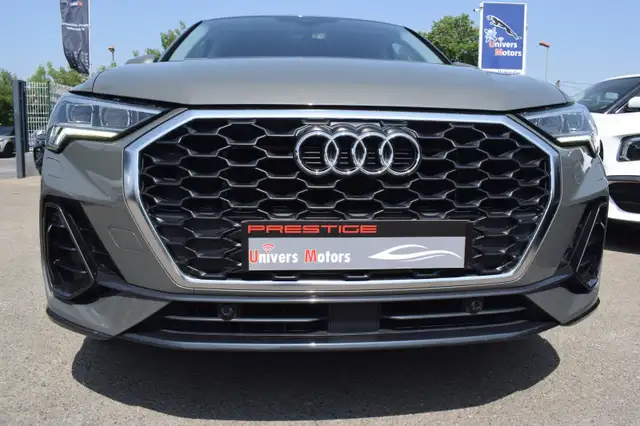Audi Q3 view 12