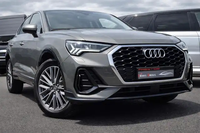 Audi Q3 view 3