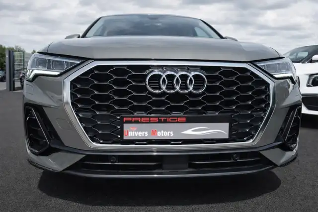 Audi Q3 view 15