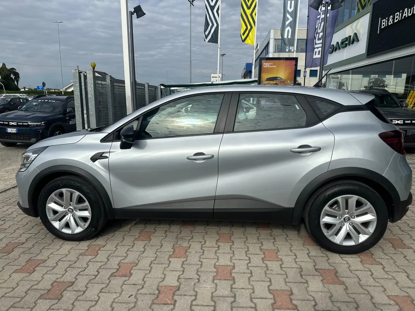Renault Captur Captur II 1.6 E-Tech hybrid Zen 145cv auto Argento - 2