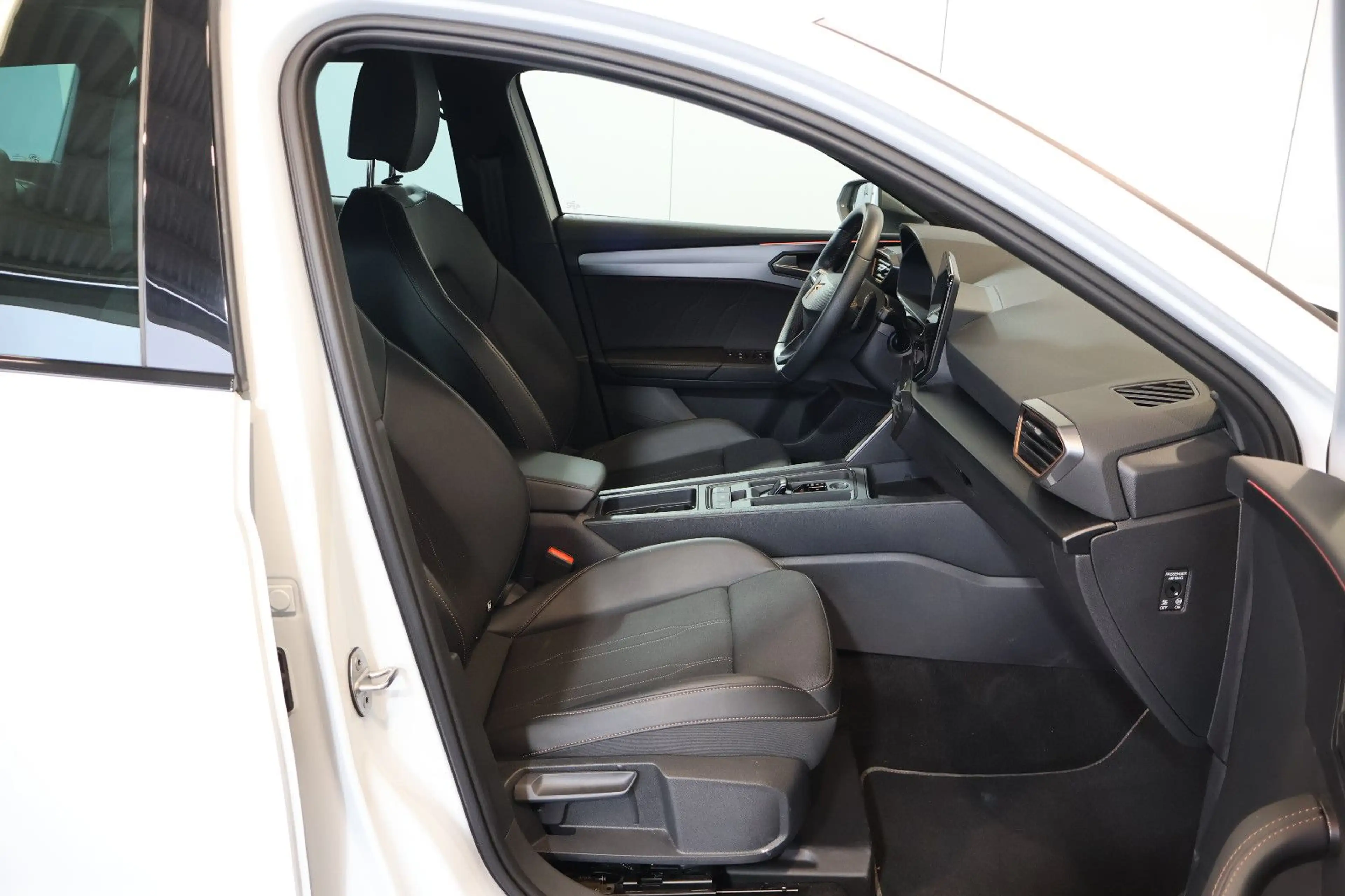 CUPRA Leon ST 1.5 eTSI AID+ACC+KEY+KAM+LED+CARPLAY+18" — photo 15