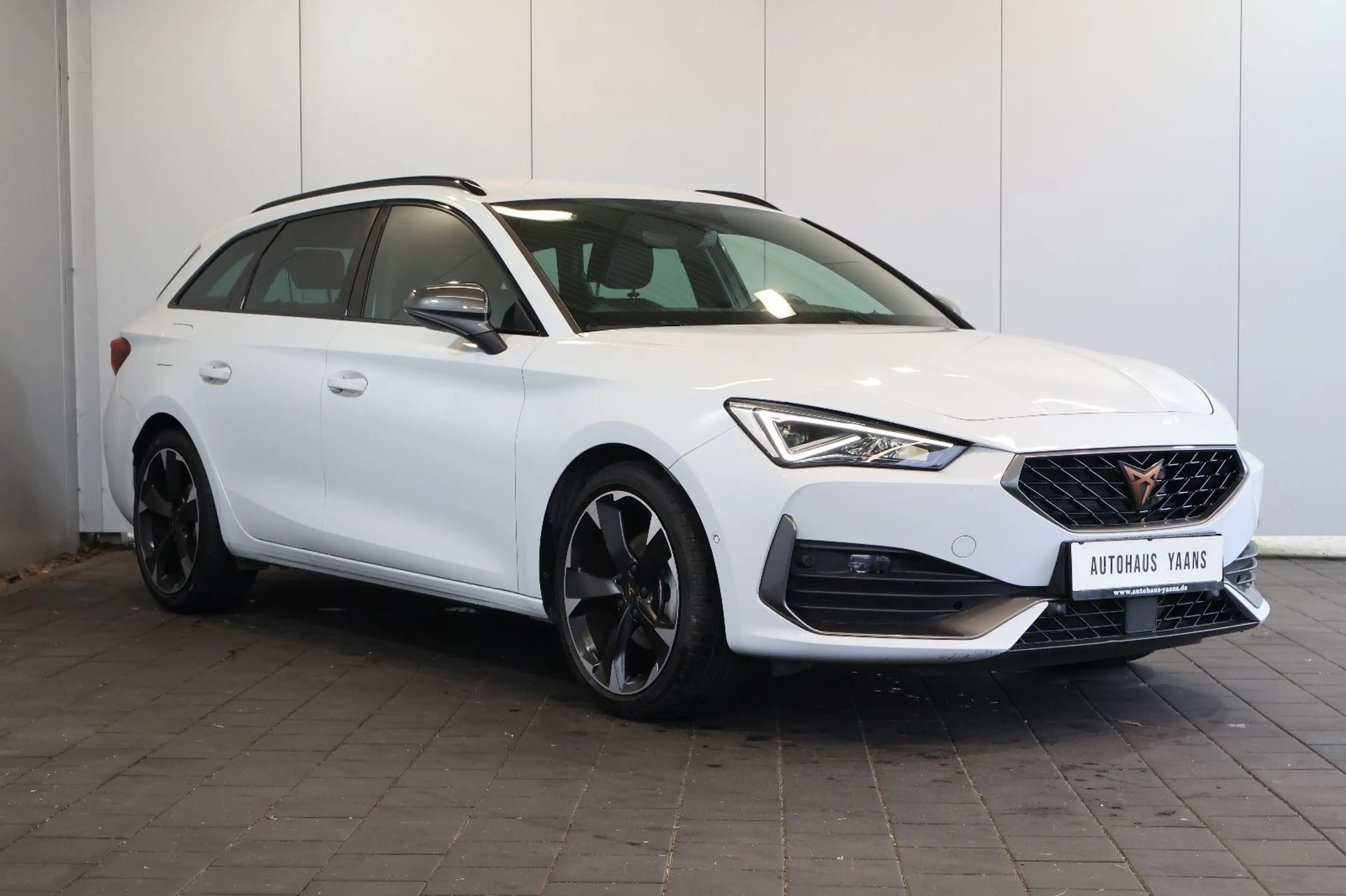 CUPRA Leon ST 1.5 eTSI AID+ACC+KEY+KAM+LED+CARPLAY+18" — photo 3