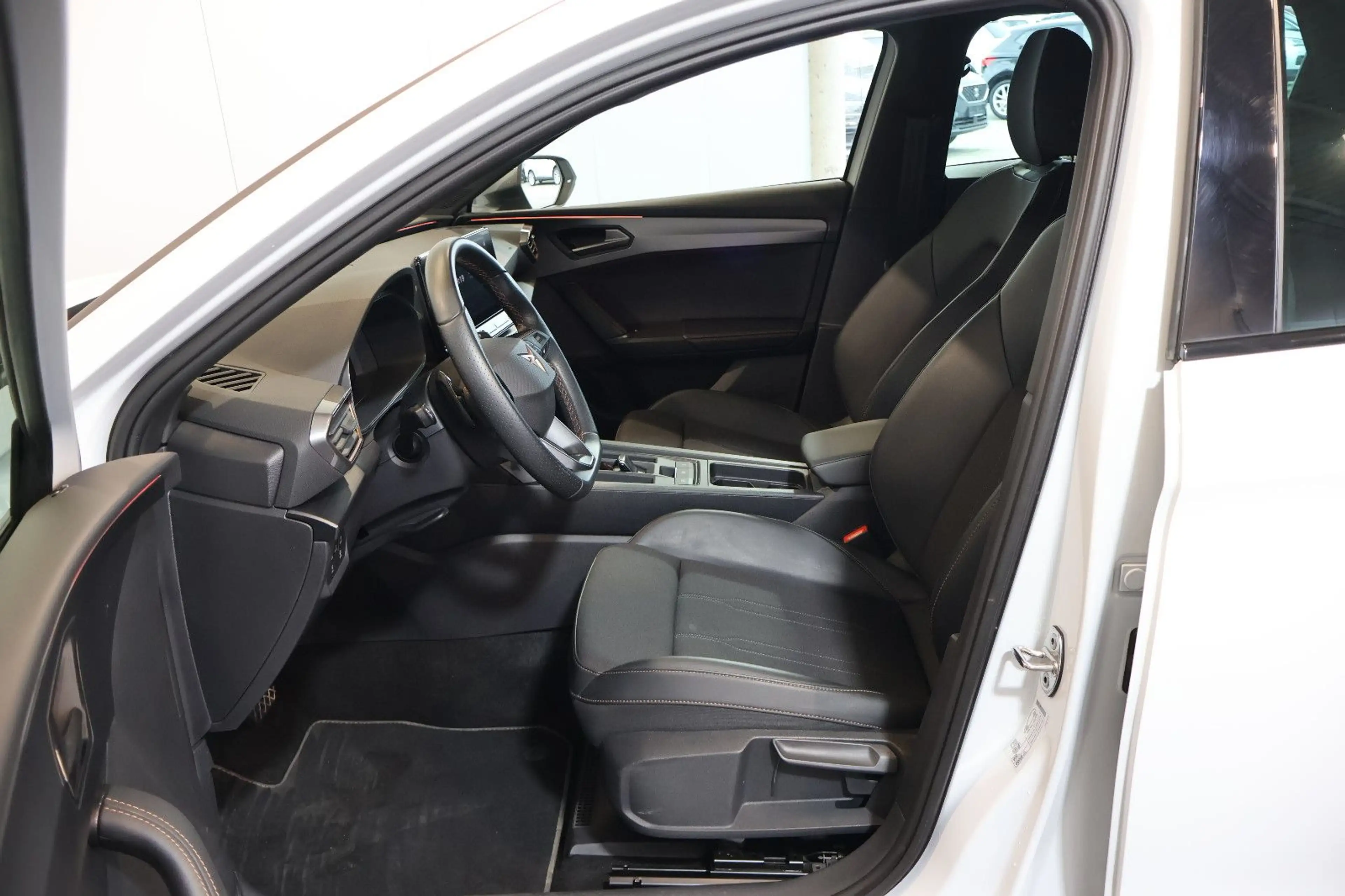 CUPRA Leon ST 1.5 eTSI AID+ACC+KEY+KAM+LED+CARPLAY+18" — photo 11