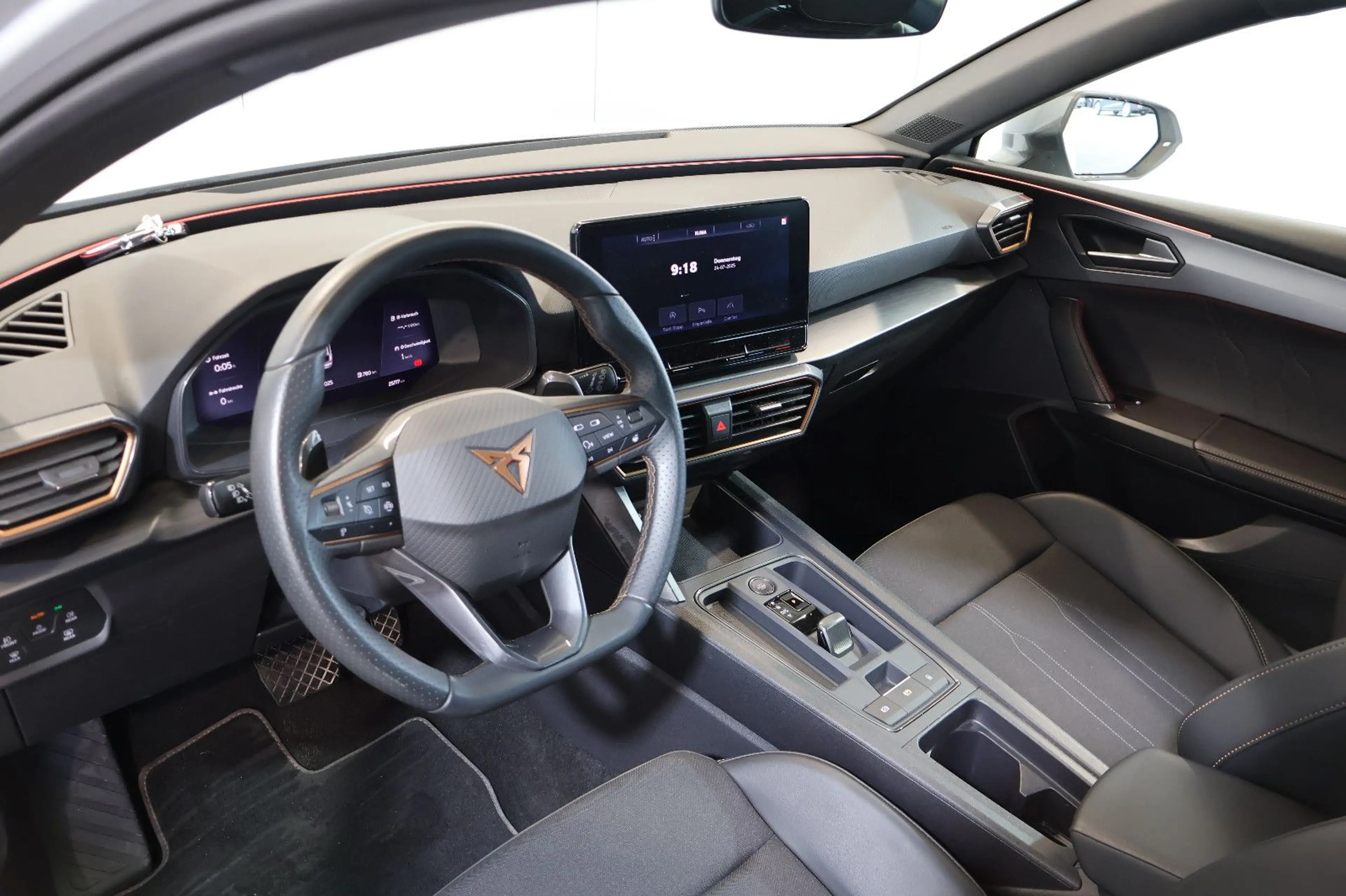 CUPRA Leon ST 1.5 eTSI AID+ACC+KEY+KAM+LED+CARPLAY+18" — photo 10