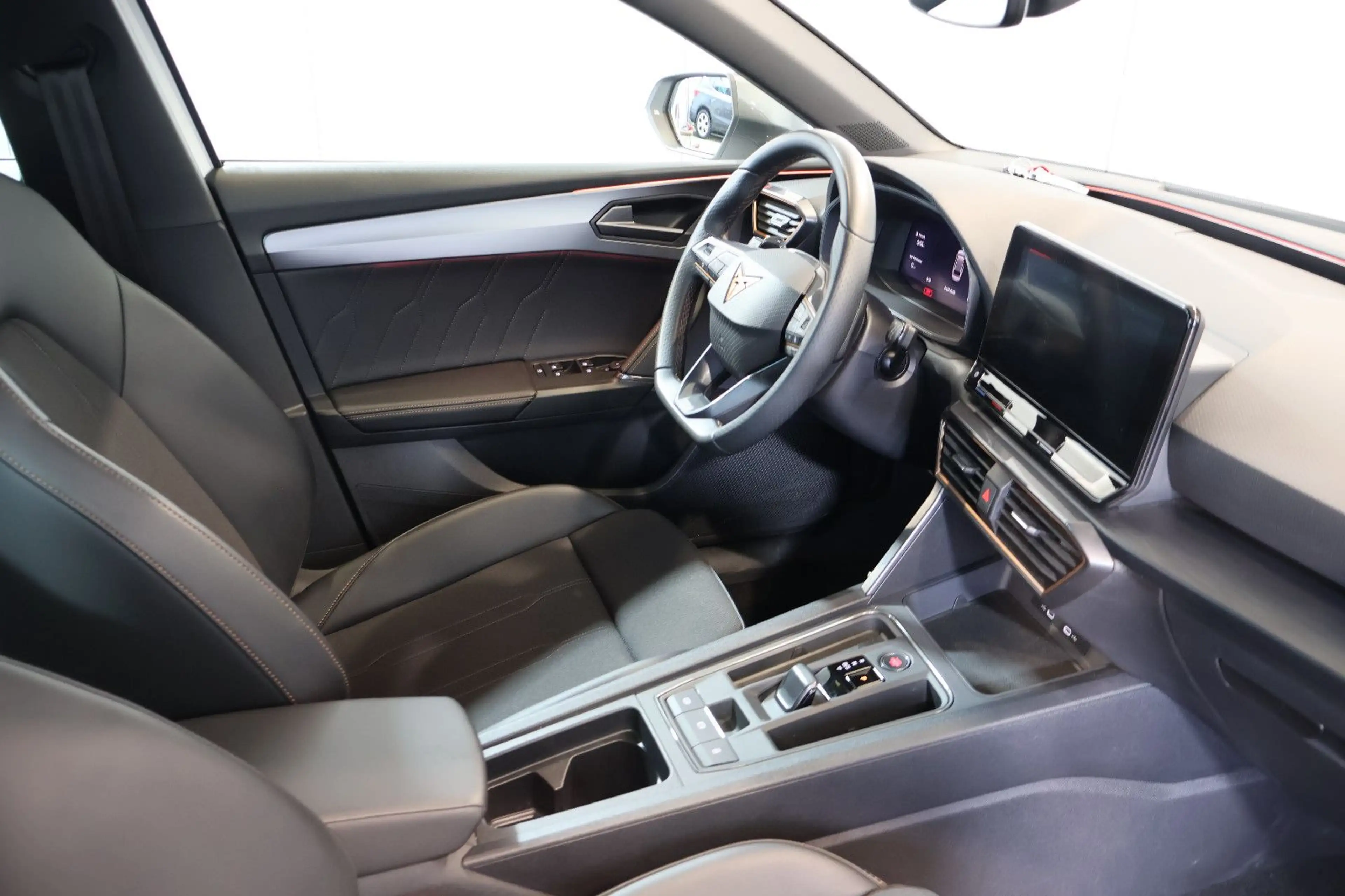 CUPRA Leon ST 1.5 eTSI AID+ACC+KEY+KAM+LED+CARPLAY+18" — photo 14