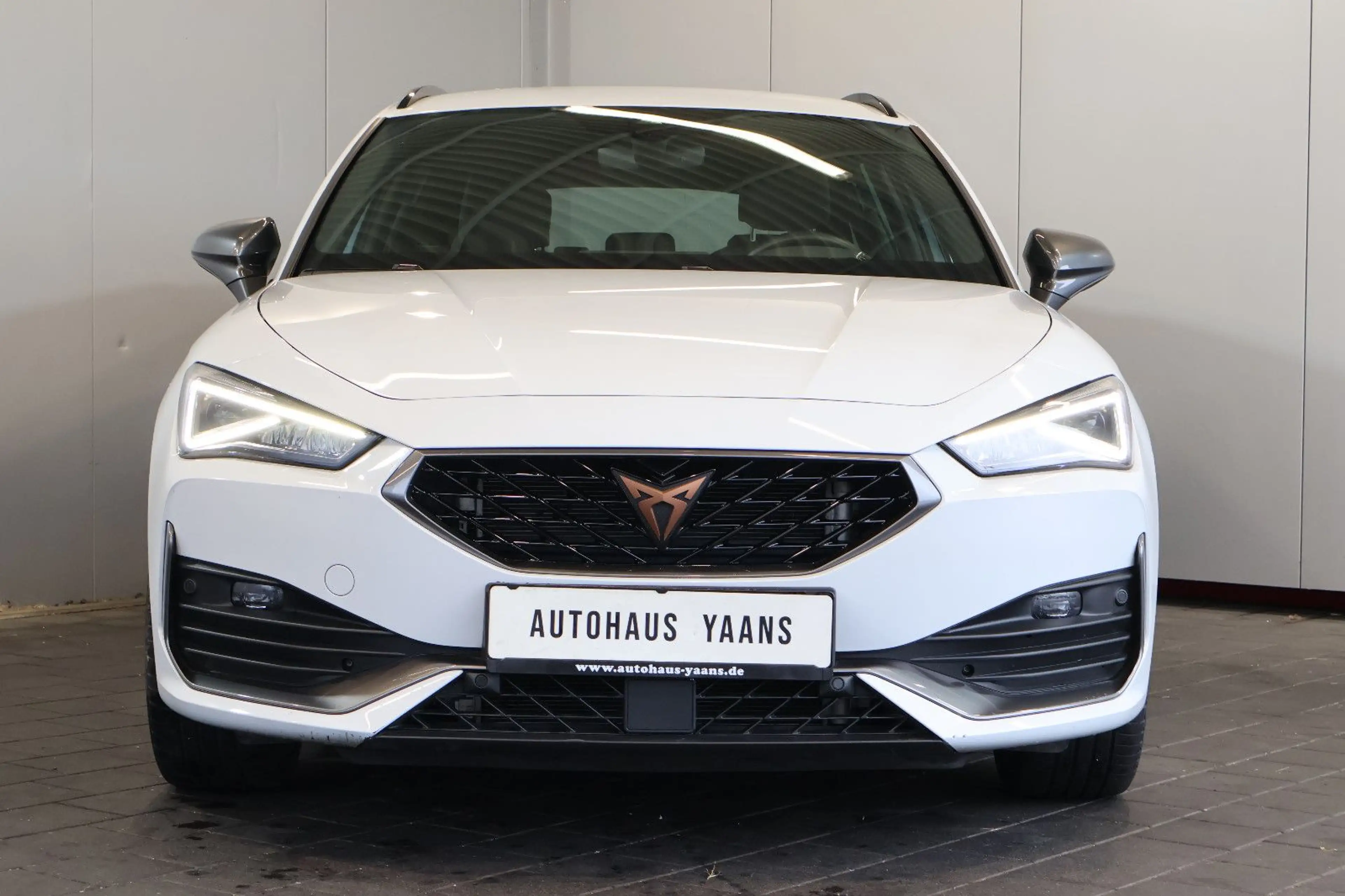 CUPRA Leon ST 1.5 eTSI AID+ACC+KEY+KAM+LED+CARPLAY+18" — photo 2
