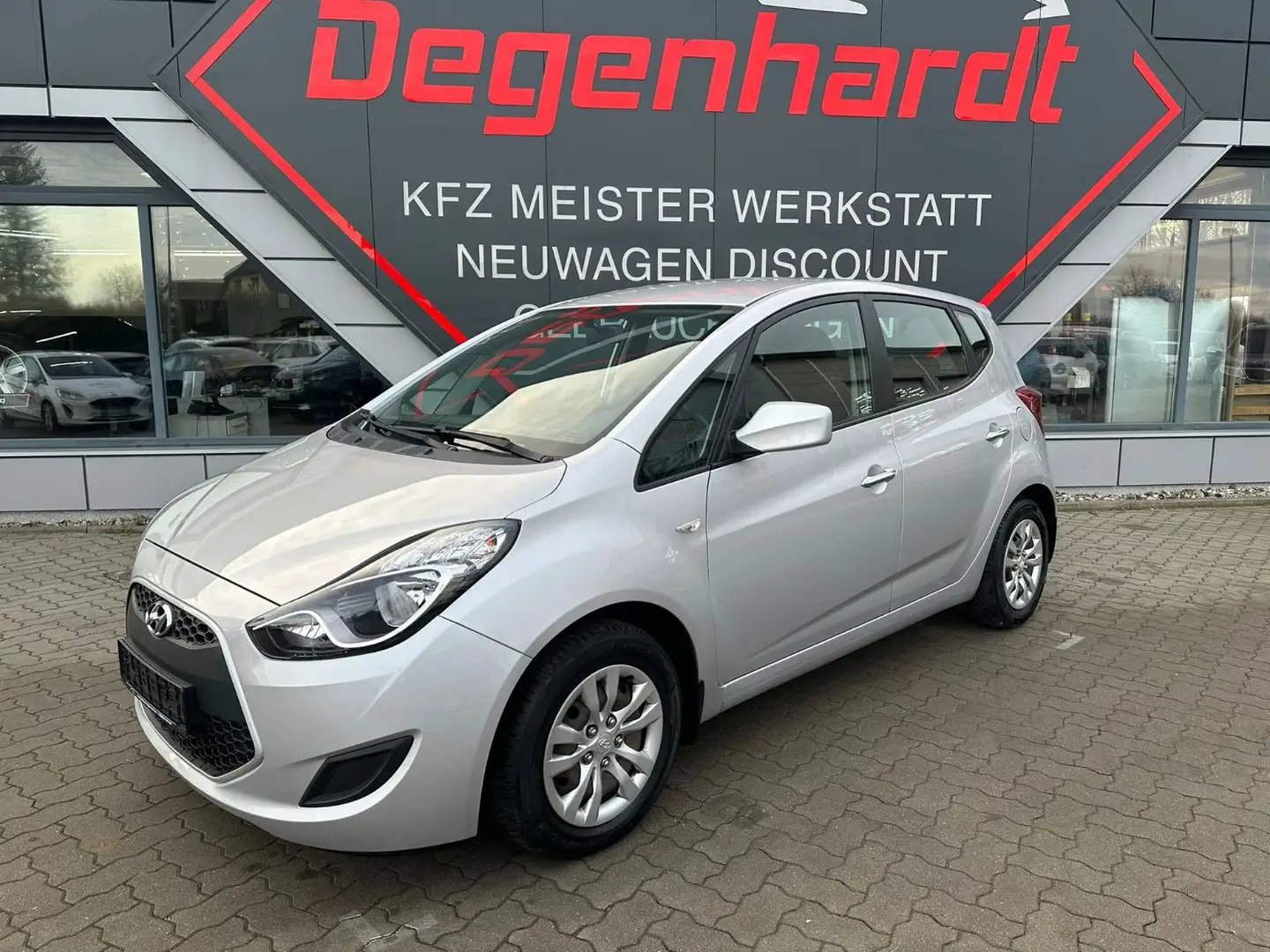 Hyundai iX20 1.6 Automatik Silber - 1