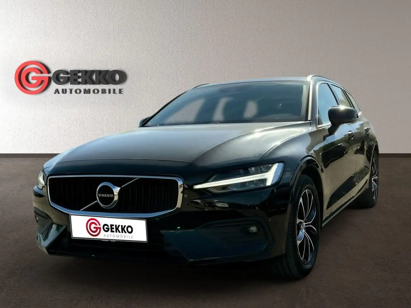 Volvo V60 Momentum+LED+NAVI+ACC+SZH+elek. Heckkl.+Kessy Schwarz - 1