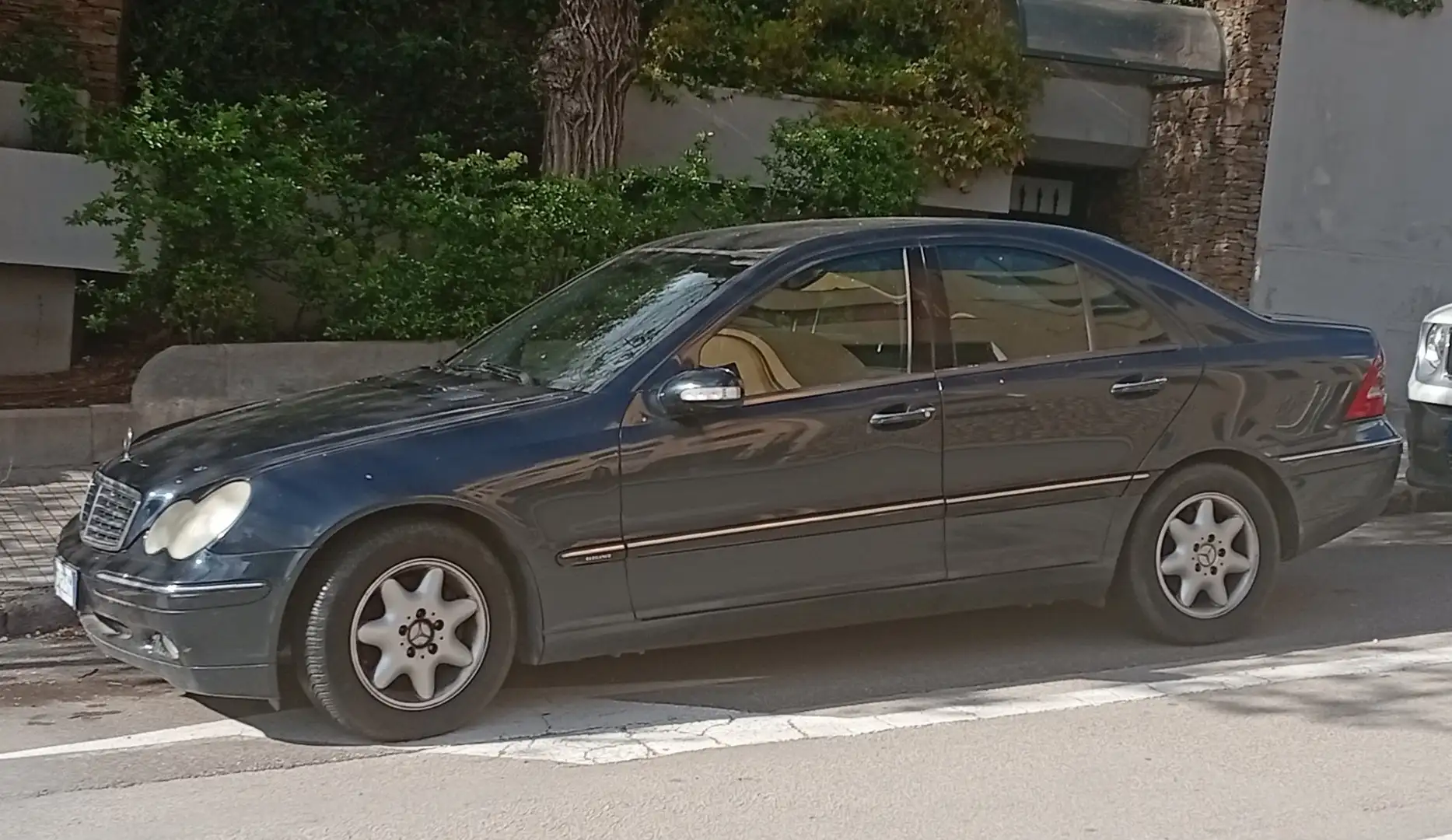 Mercedes-Benz 220 Elegance - 2