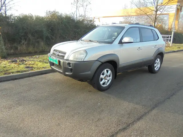 Hyundai TUCSON V6 AUTOMAAT 4X4 TREKHAAK/DIS 2.7i V6 4WDR YOUNGTIM
