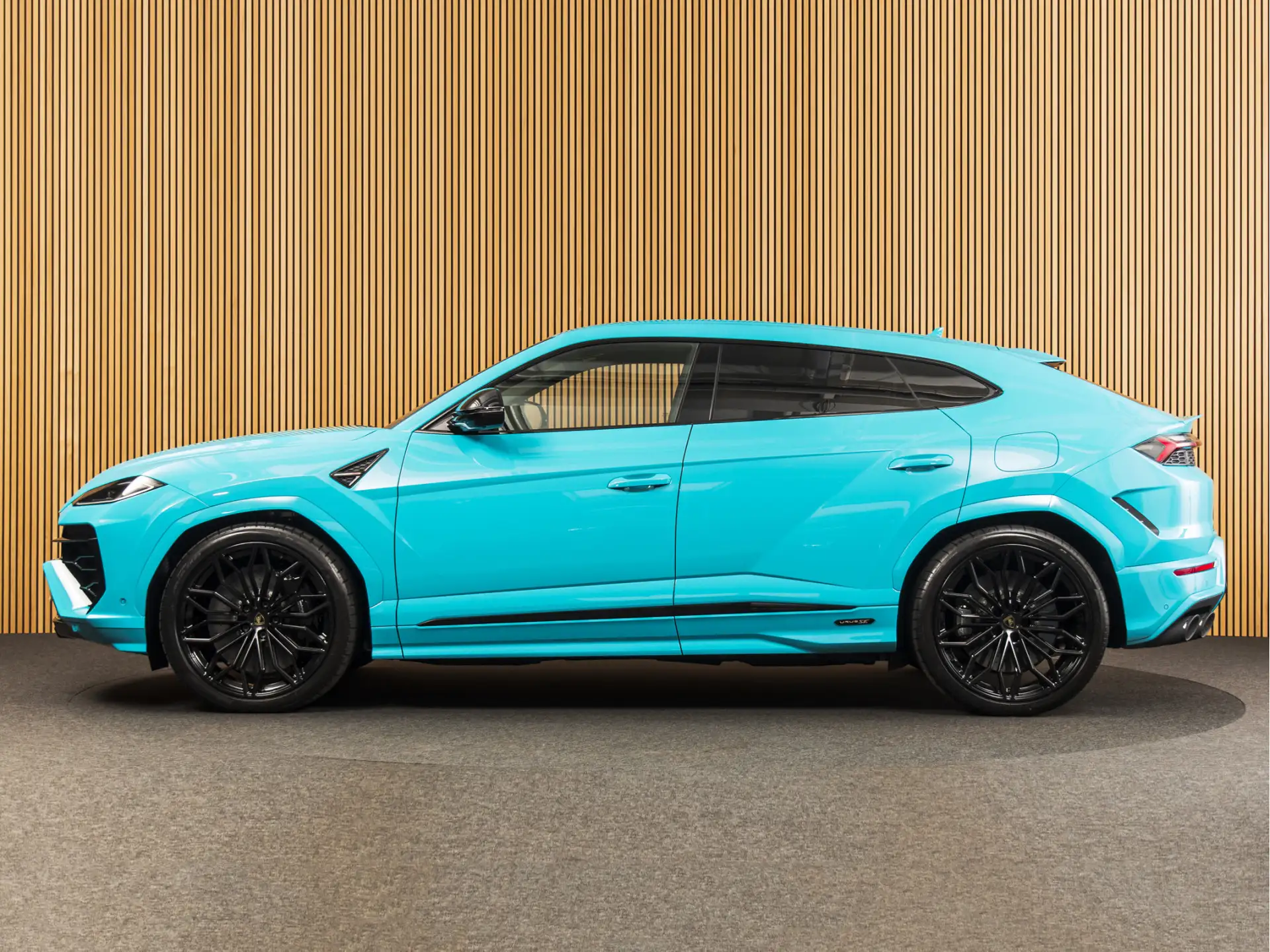 람보르기니 우루스 4.0 V8 Biturbo Plug-in Hybrid 2026 청록 사진 2