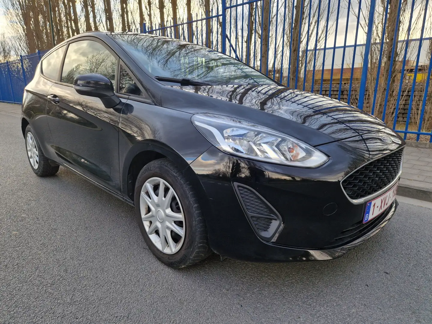 Ford Fiesta 1.1i Trend CLIM Чёрный - 1