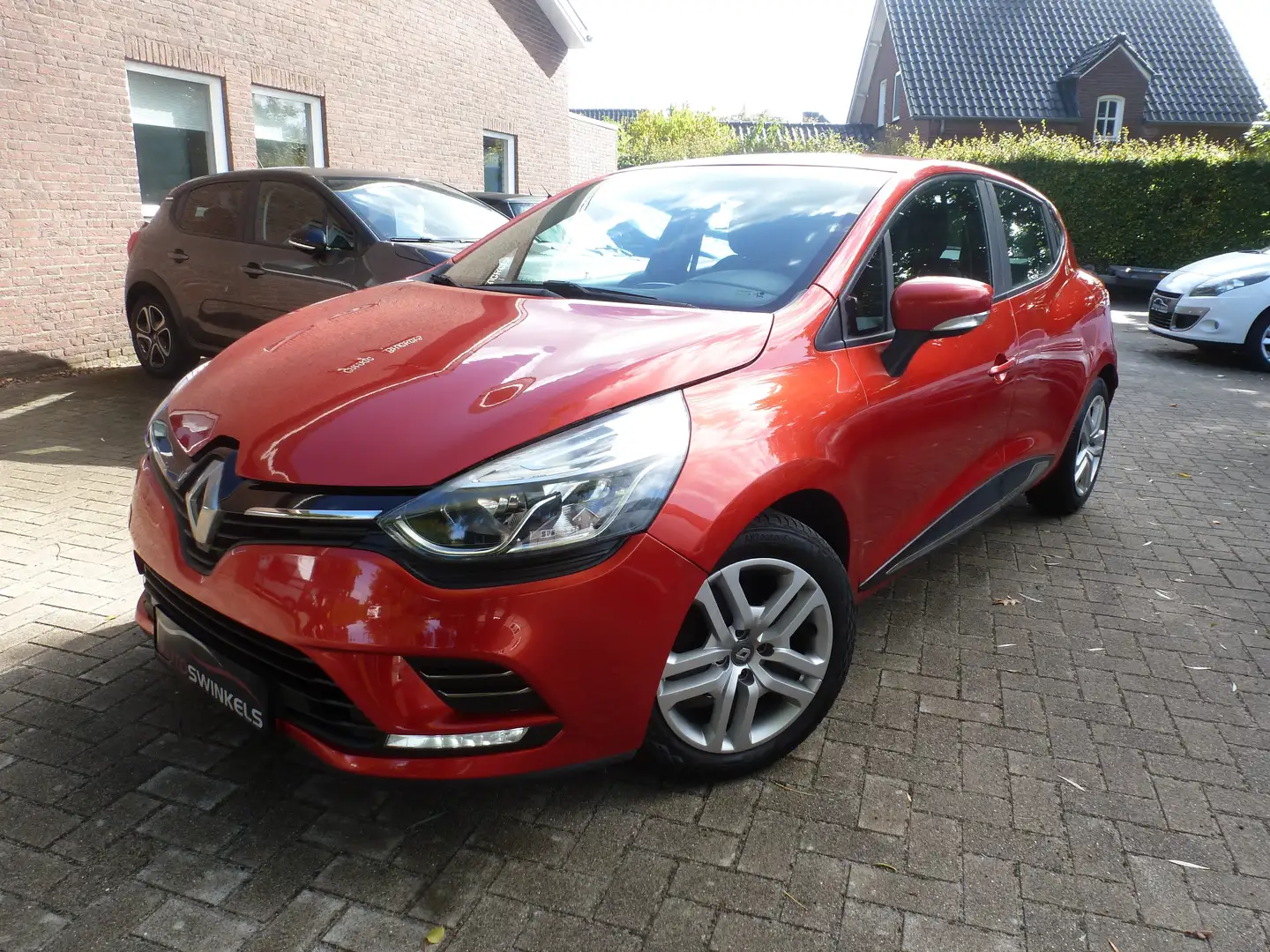 Renault Clio 1.2 TCe Zen 1.2 Airco Cruise Navi 2e eig! Rood - 1