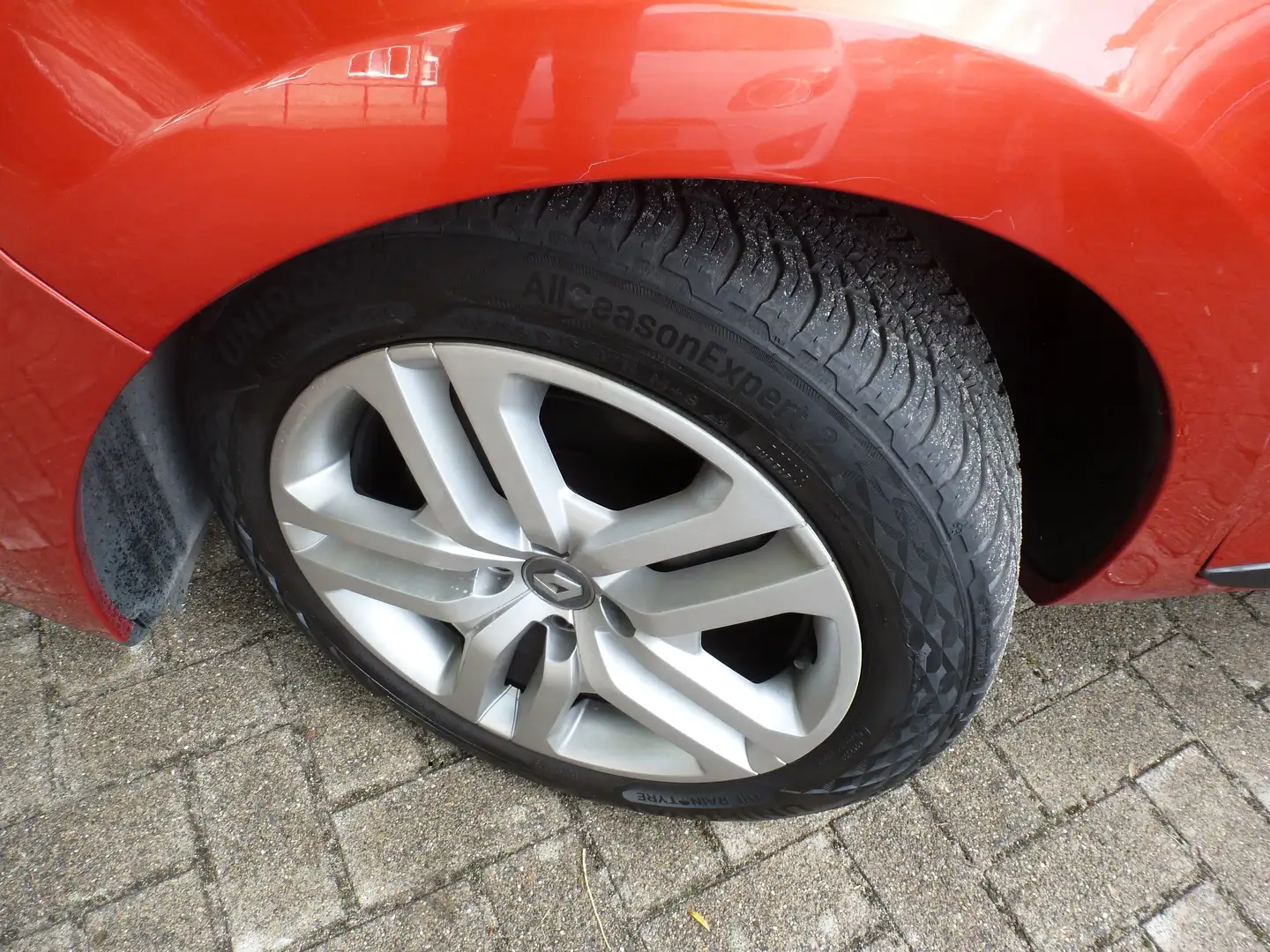 Renault Clio 1.2 TCe Zen 1.2 Airco Cruise Navi 2e eig! Rood - 2