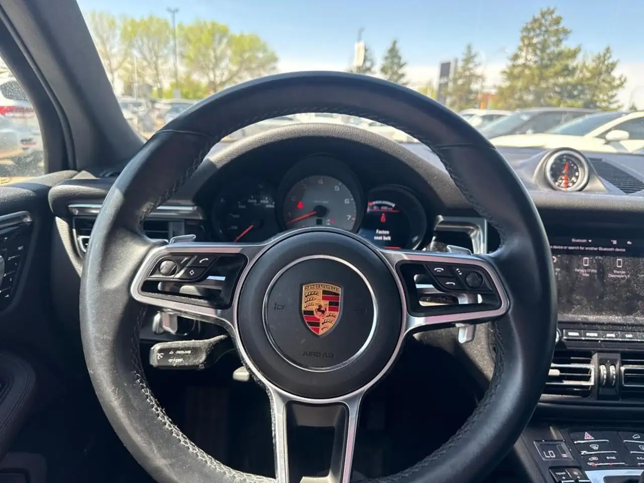 Porsche Macan photo Porsche Macan