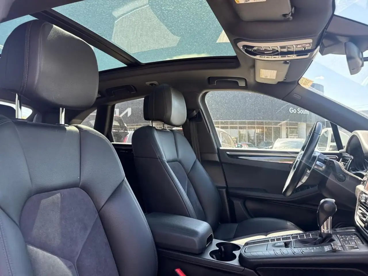 Porsche Macan photo Porsche Macan