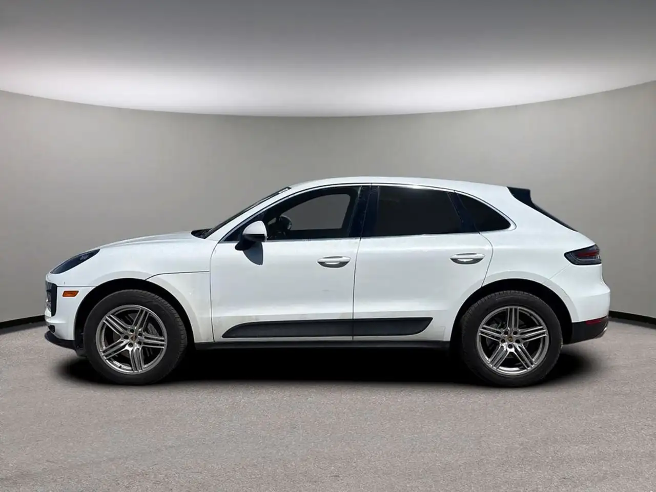 Porsche Macan photo Porsche Macan