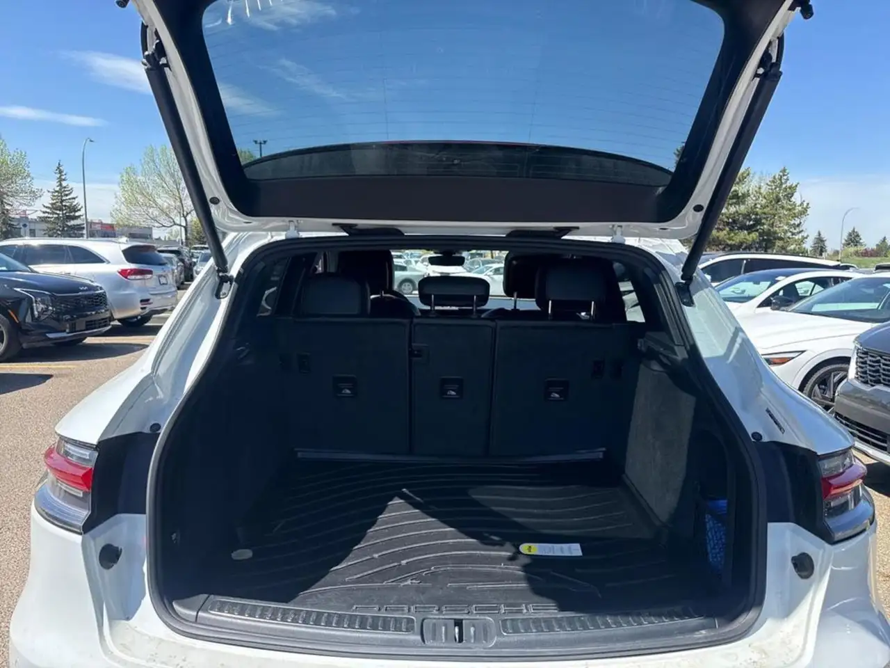 Porsche Macan photo Porsche Macan