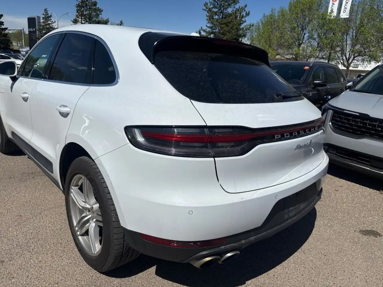 Porsche Macan photo Porsche Macan