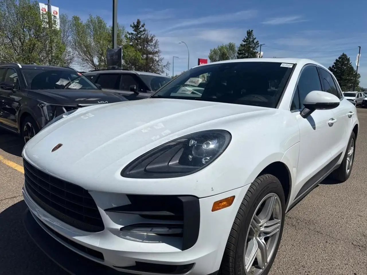 Porsche Macan photo Porsche Macan