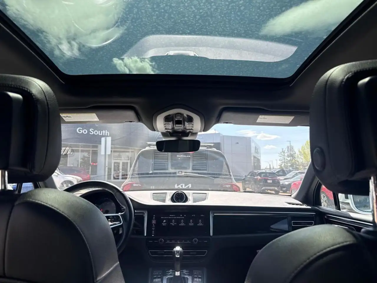 Porsche Macan photo Porsche Macan