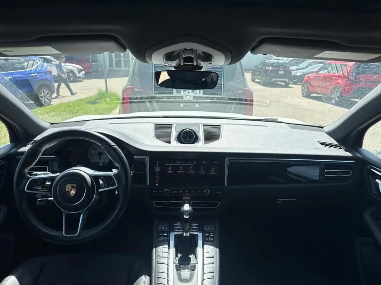 Porsche Macan photo Porsche Macan