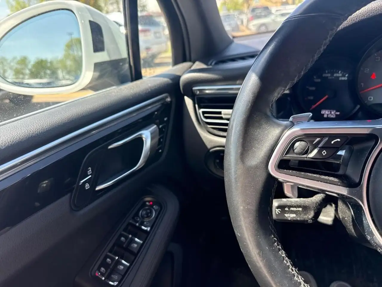 Porsche Macan photo Porsche Macan