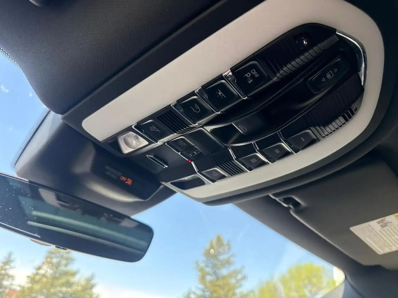 Porsche Macan photo Porsche Macan