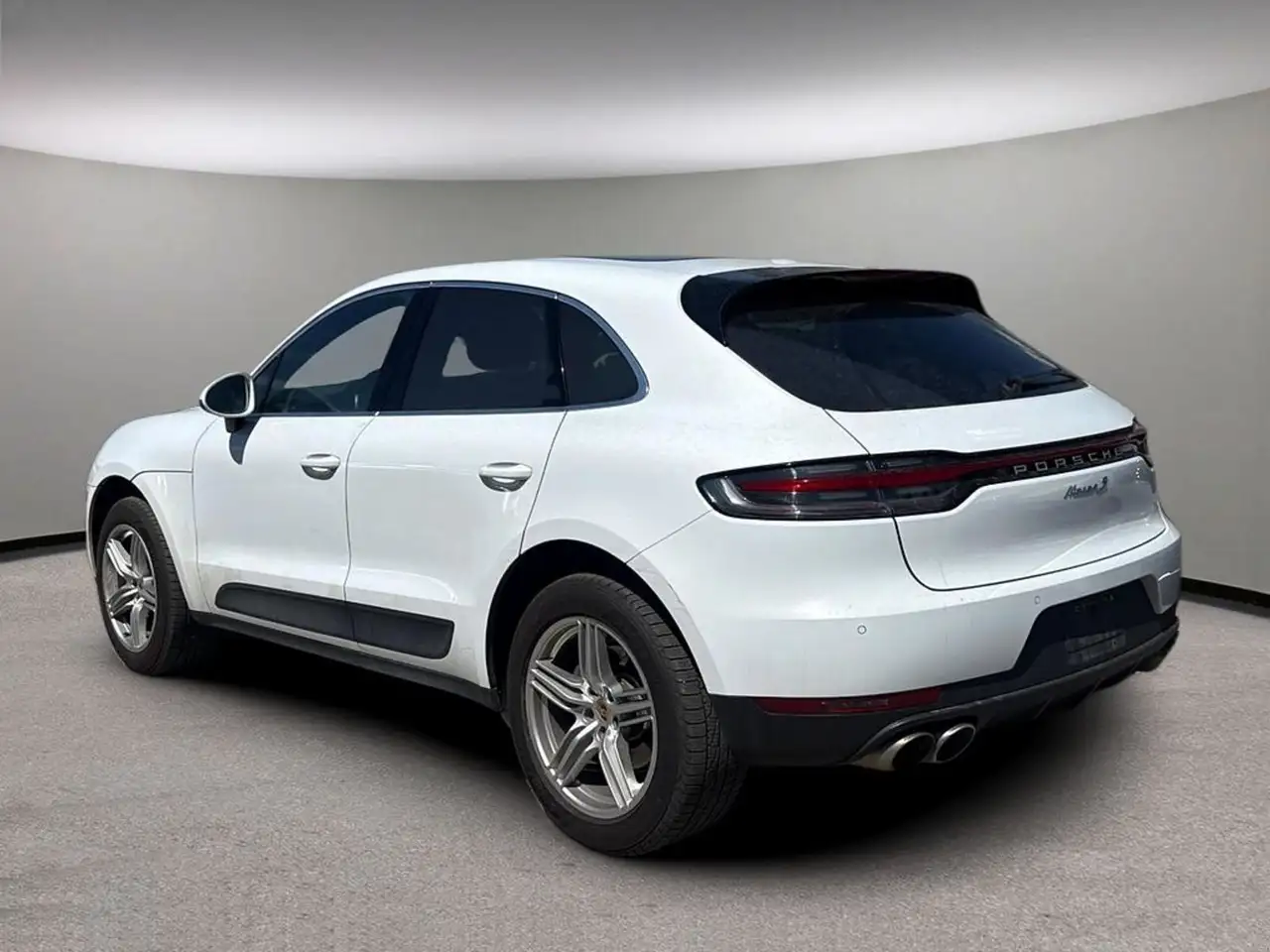 Porsche Macan photo Porsche Macan
