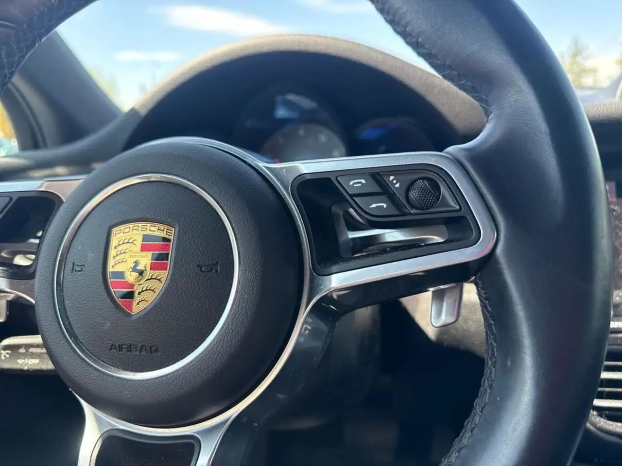 Porsche Macan photo Porsche Macan