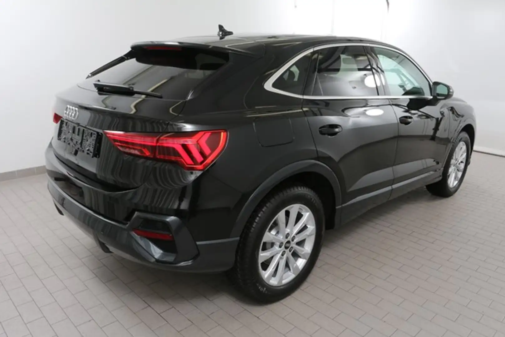 Audi Q3 Sportback 35 KAMERA ALU18 eKLAPPE NAVI+ Schwarz - 2