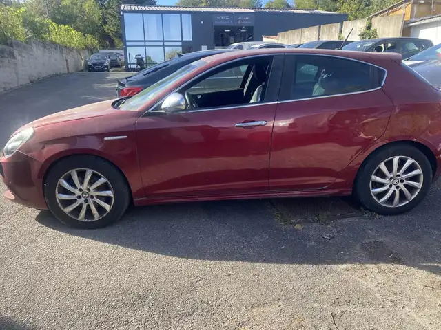 Alfa Romeo Giulietta view 3