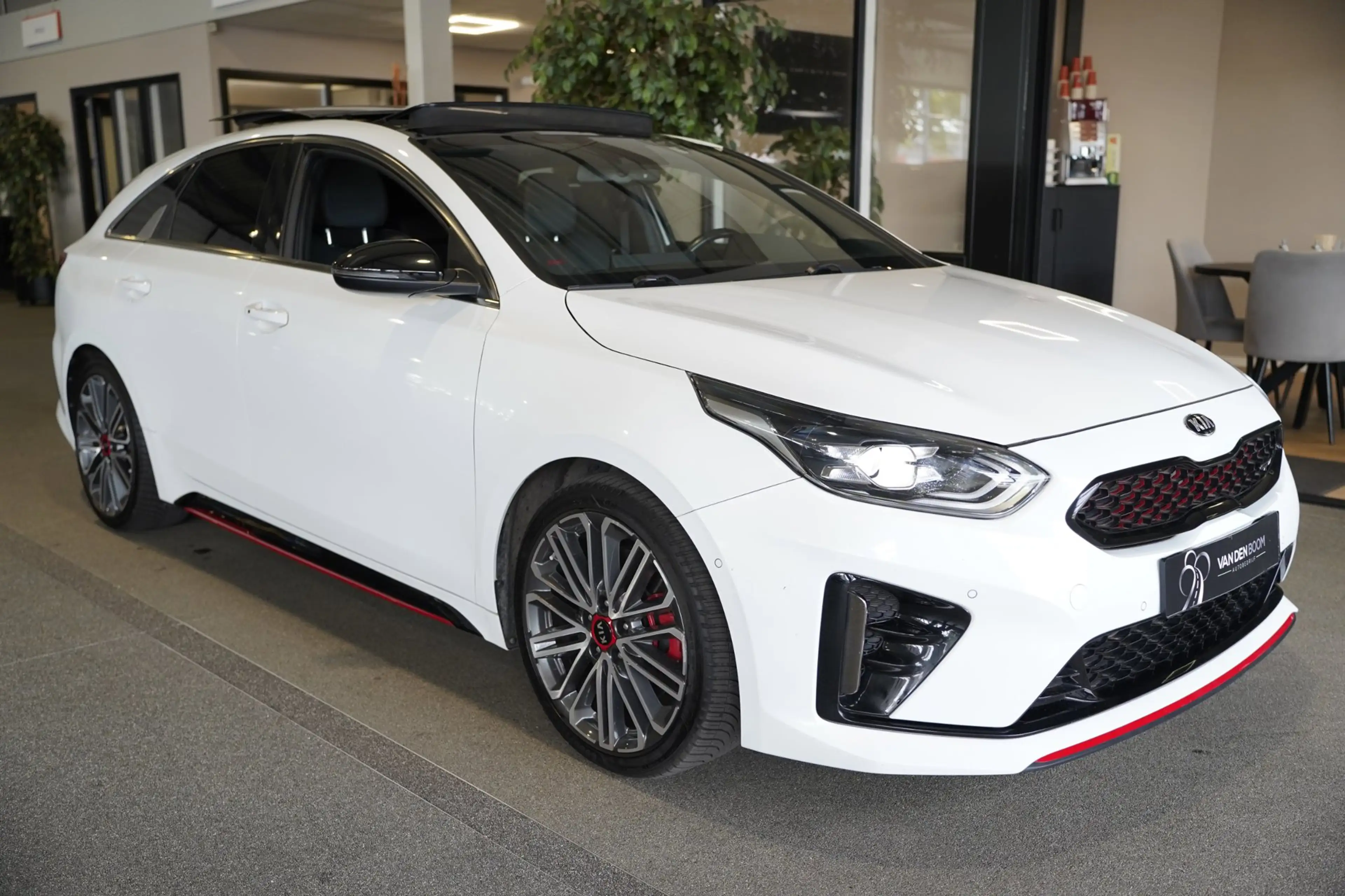Kia ProCeed / pro_cee'd 1.6 T-GDI GT-Line Pano Trek Virtual Camera Navi — photo 11