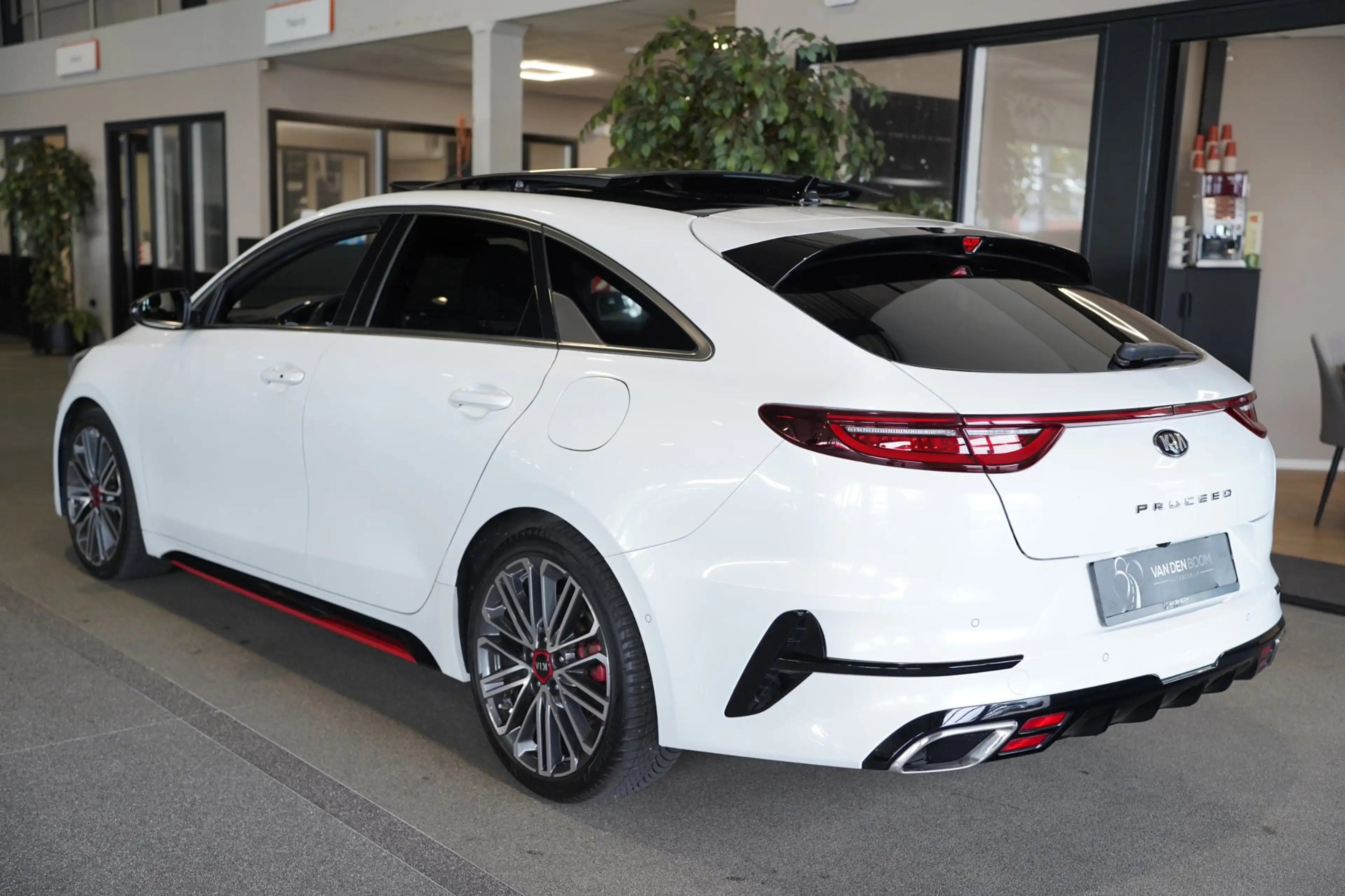 Kia ProCeed / pro_cee'd 1.6 T-GDI GT-Line Pano Trek Virtual Camera Navi — photo 12