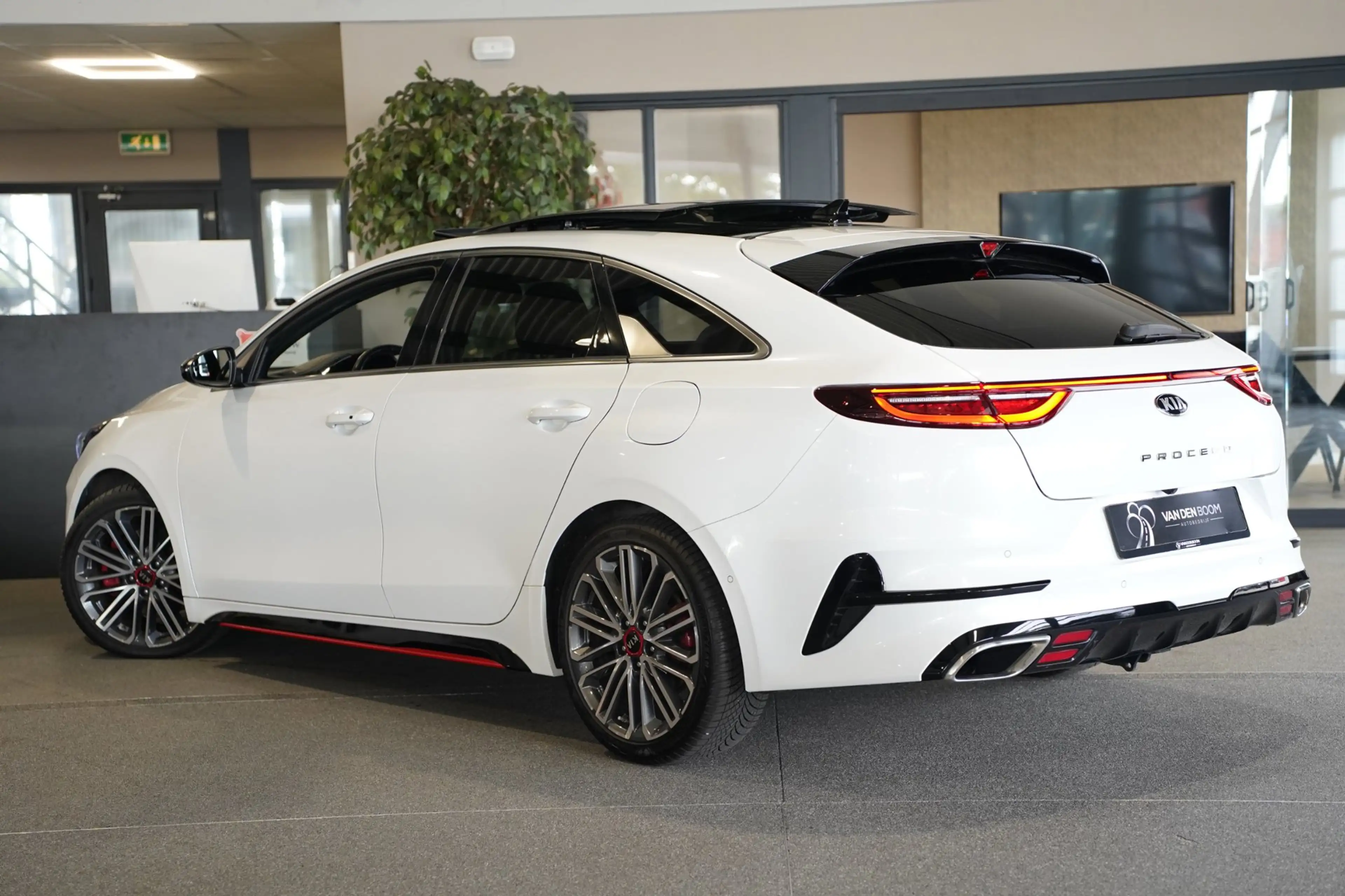 Kia ProCeed / pro_cee'd 1.6 T-GDI GT-Line Pano Trek Virtual Camera Navi — photo 6