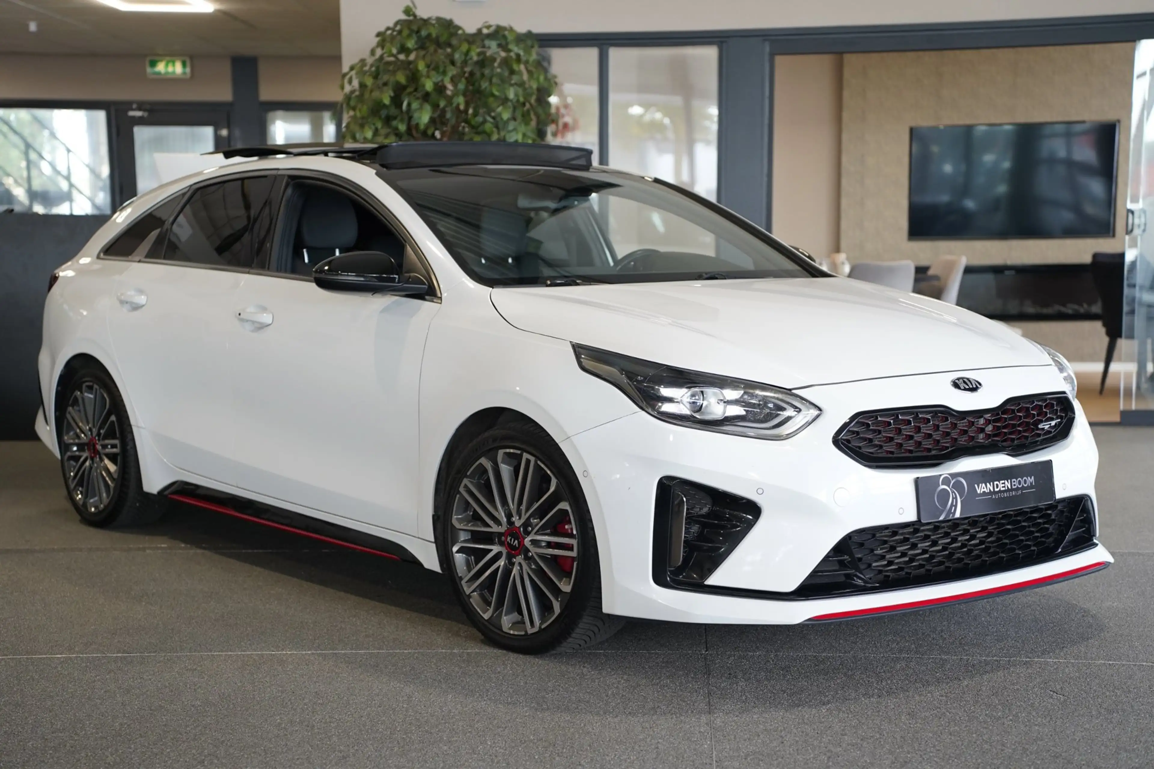Kia ProCeed / pro_cee'd 1.6 T-GDI GT-Line Pano Trek Virtual Camera Navi — photo 5