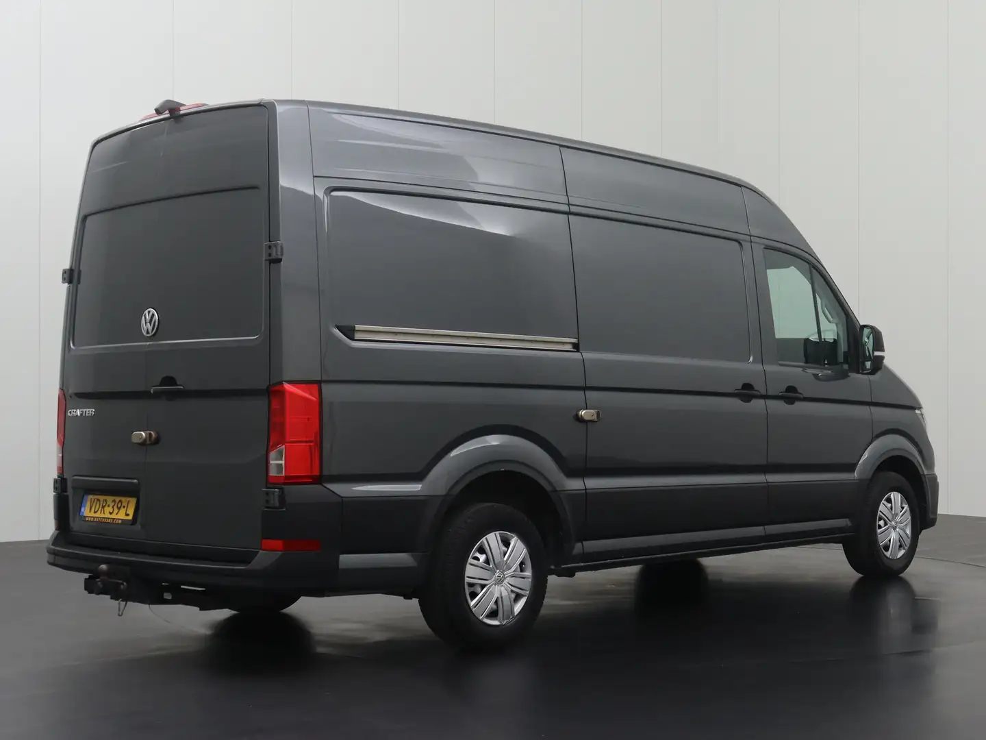 Volkswagen Crafter 2.0TDI 140PK DSG Automaat L3H3 | Trekhaak | Naviga Gris - 2