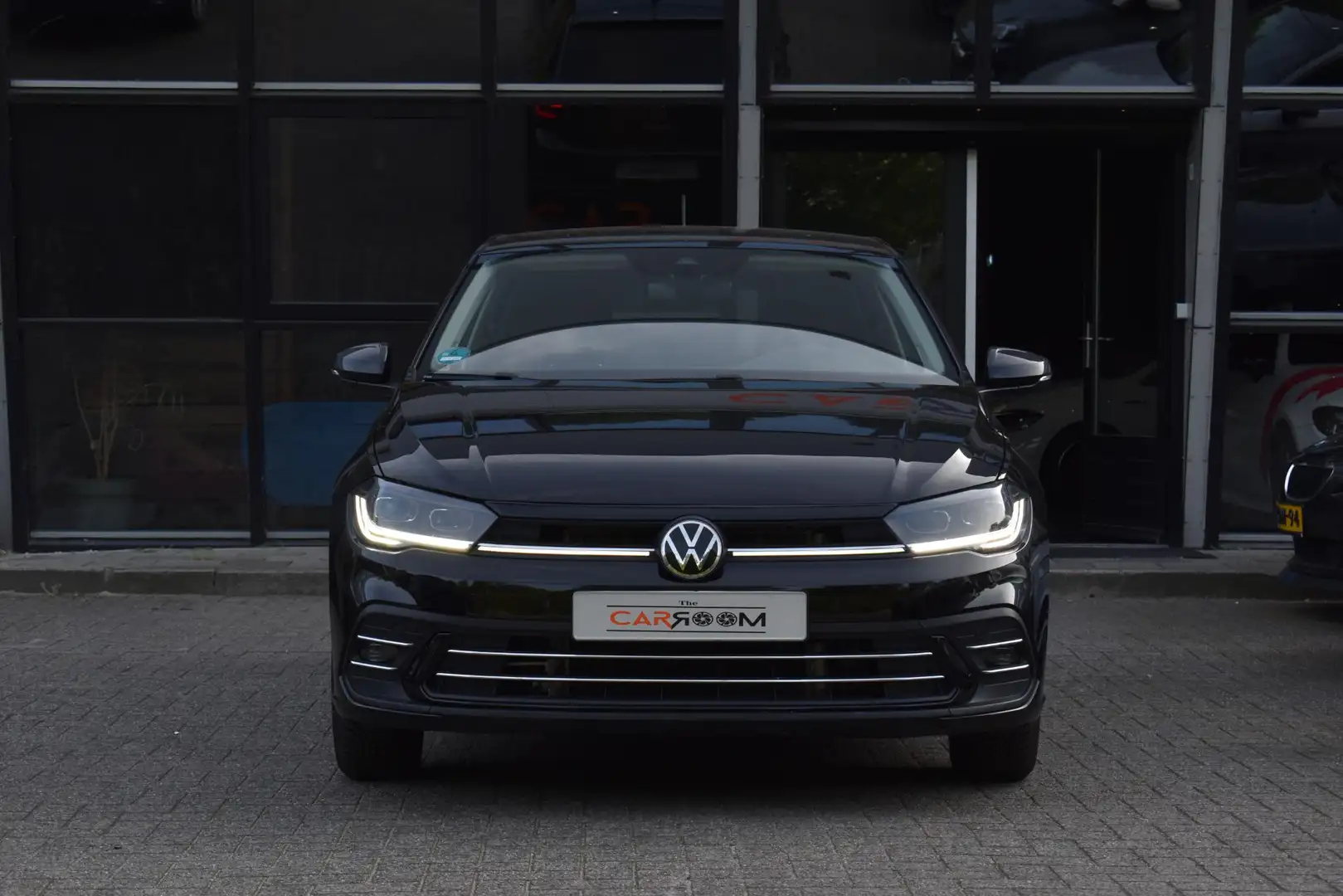 Volkswagen Polo 1.0 TSI Highline Camera ACC Lane IQLed Virtual DSG Zwart - 2