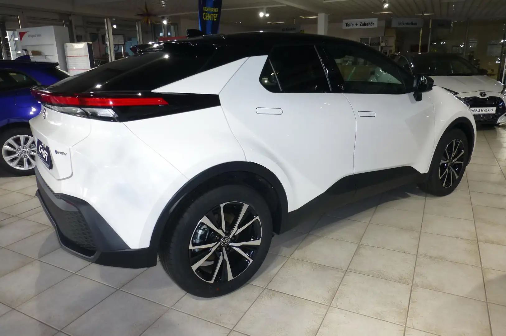 Toyota C-HR Hybrid FWD Team Deutschland 1.8 mit Komfort-Pak... Weiß - 2