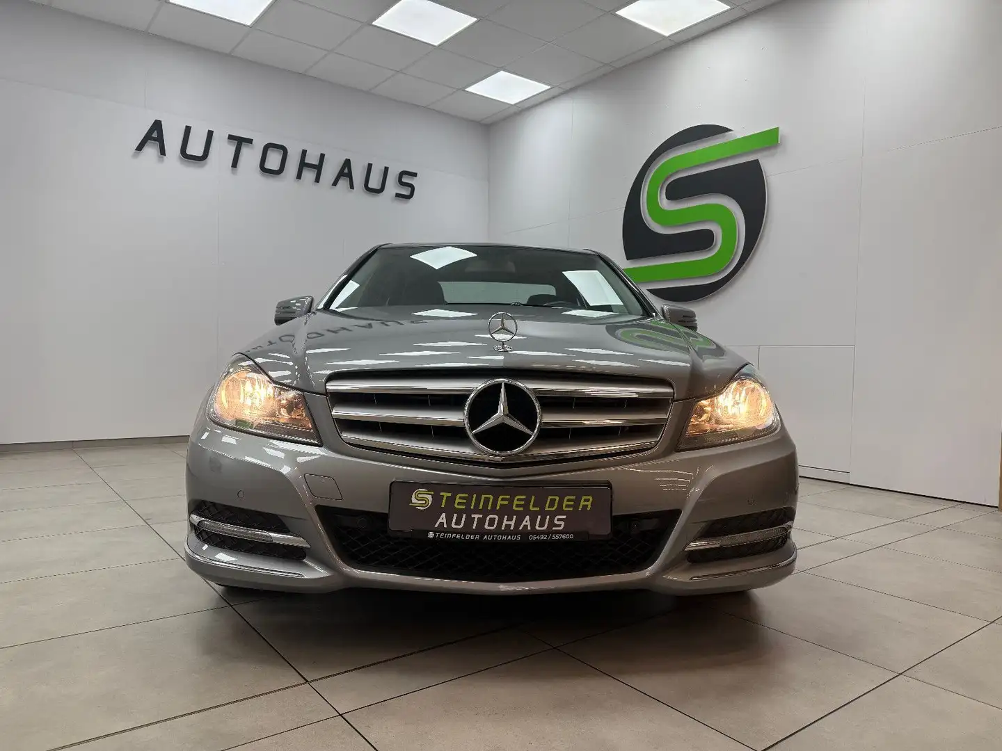 Mercedes-Benz C 180 BE Avantgarde / S-DACH / SHZ / NAVI Silber - 2