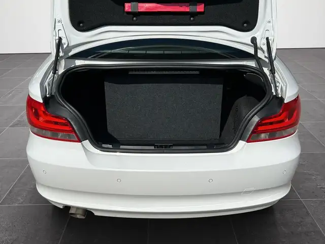BMW 1 Series view 8